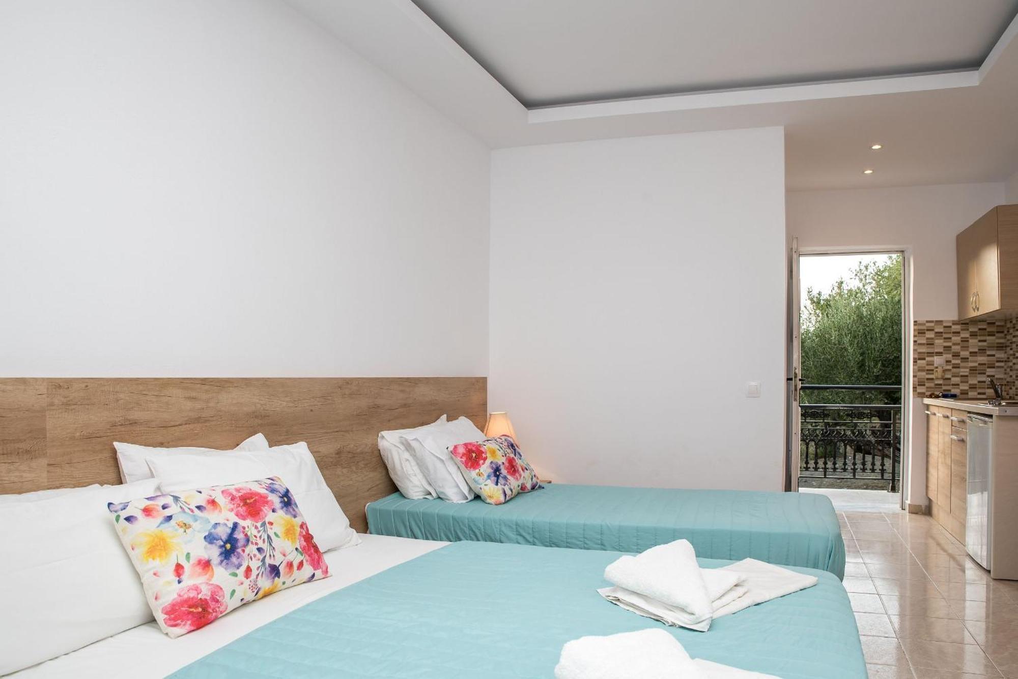 Aphrodite Studios & Suites - 140M From The Beach, By Zantewize Alykes  Zimmer foto