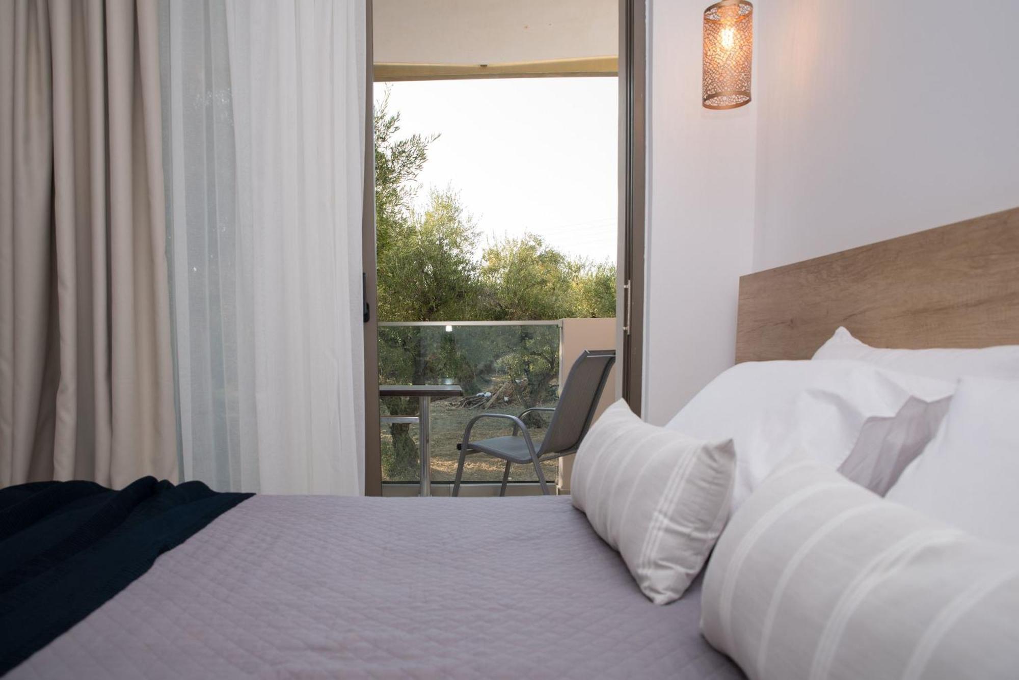 Aphrodite Studios & Suites - 140M From The Beach, By Zantewize Alykes  Zimmer foto