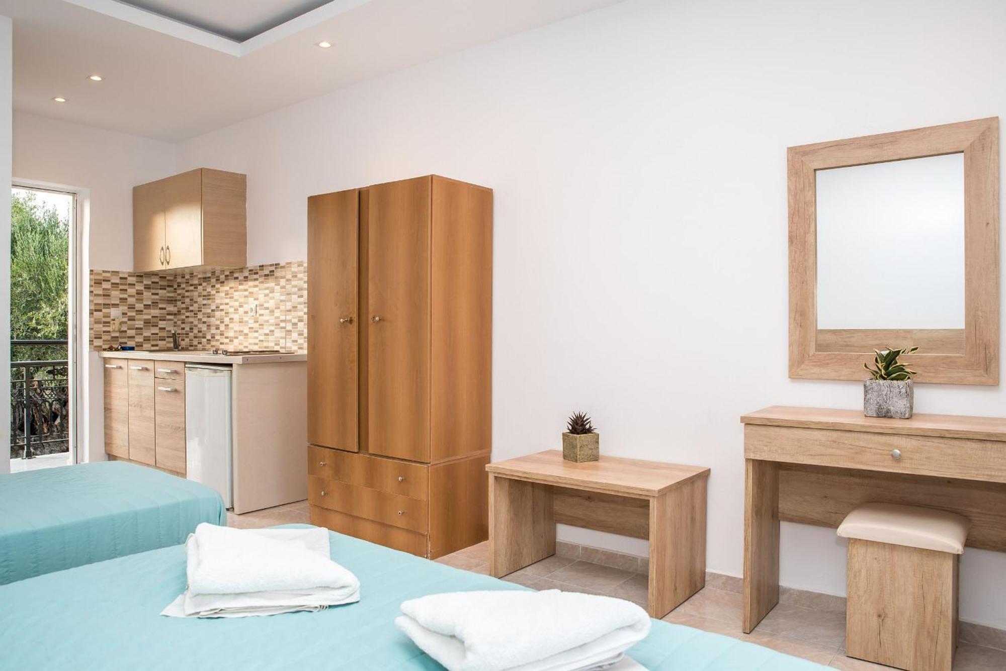 Aphrodite Studios & Suites - 140M From The Beach, By Zantewize Alykes  Zimmer foto